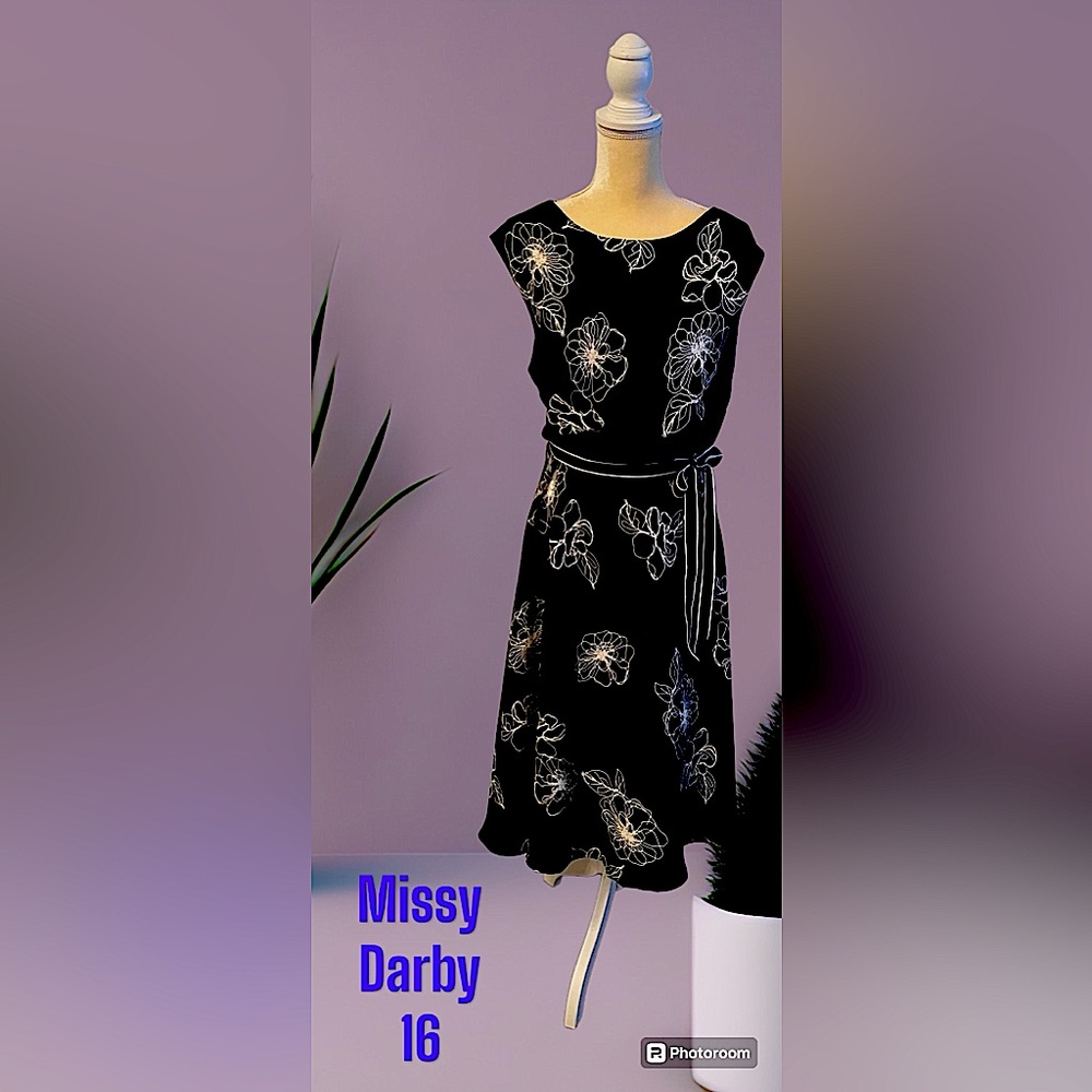 The perfect dress for daytime or nighttime.